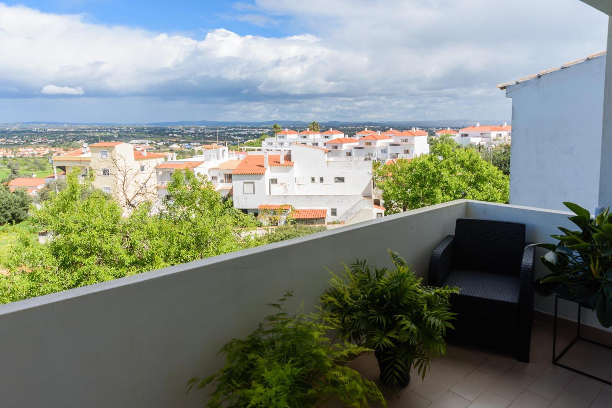 Hillside Studio With Sea View & Fibre Internet Albufeira Bagian luar foto