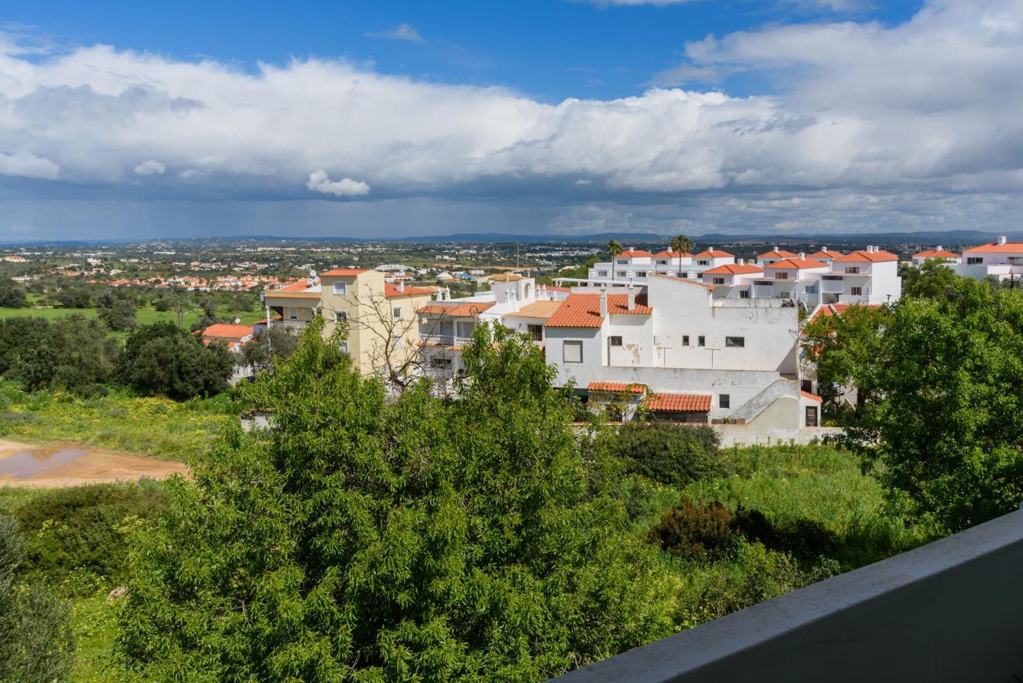 Hillside Studio With Sea View & Fibre Internet Albufeira Bagian luar foto