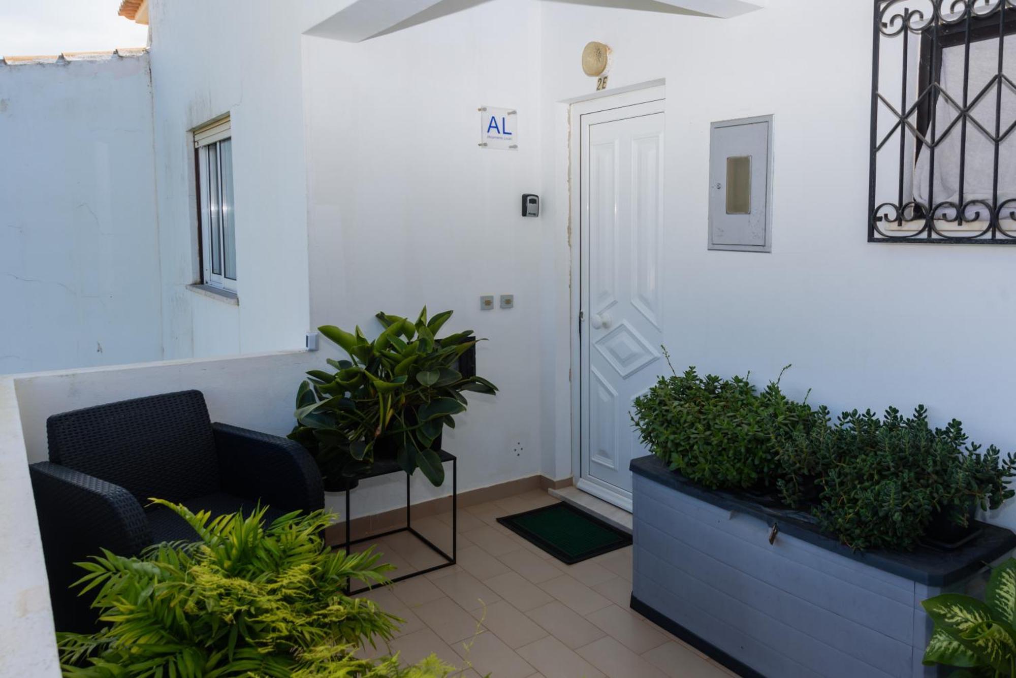 Hillside Studio With Sea View & Fibre Internet Albufeira Bagian luar foto
